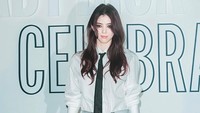 Selain itu Han So Hee juga memakai tas Small Lady Dior seharga Rp 110 juta. (Foto: dok. Instagram @hansohee.news)