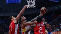 Kedua tim silih berganti mengejar dan sering terjadi skor imbang. Spanyol sempat unggul enam poin di pertengahan kuarter pertama melalui jump shot Willy Hernangomez. Namun Kanada langsung bangkit dan bahkan bisa berbalik unggul setengah bola setelah RJ Barrett melesakkan lima poin beruntun. Barrett kemudian membuat Kanada menjauh tiga poin lewat dua free throw. Kuarter pertama ditutup dengan 21-21 setelah Alberto Diaz memasukkan tembakan tiga angka.