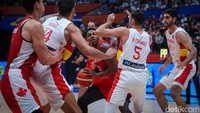 Kebangkitan Kanada langsung sirna setelah Santiago Aldama tampil kesetanan. Aldama mencetak delapan poin beruntun termasuk dua kali tembakan tiga angka guna menjauhkan kembali keunggulan Spanyol. Alley-oop dunk Usman Garuba mengakhiri kuarter ketiga untuk keunggulan Spanyol 73-61.