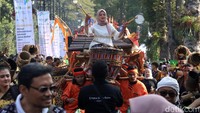 Karnaval budaya ini merupakan rangkaian peringatan hari jadi ke-78 Jawa Barat yang dibalut dalam West Java Festival 2023. Karnaval ini menampilkan berbagai budaya khas dari berbagai daerah di Jabar. (Foto: Wisma Putra/detikJabar)