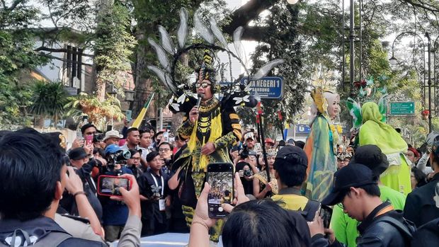 Karnaval West Java Festival Dihadiri Kang Emil