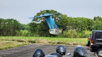 Pada awal Februari 2014, Merpati Airlines menangguhkan seluruh penerbangan dikarenakan masalah finansial dari berbagai sumber utang. Kondisi yang semakin buruk berujung status kolaps pada PT Merpati Nusantara Airlines. Putusan pailit diumumkan pada Juni 2022 oleh PN Surabaya.