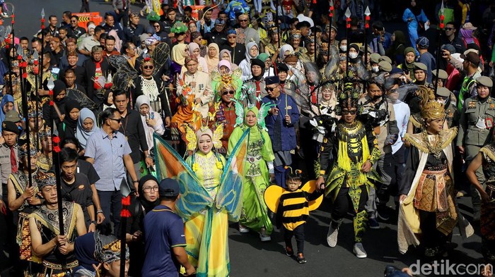 Lihat Lagi Gaya Unik Ridwan Kamil Pakai Kostum Capung di WFJ 2023 Lihat Lagi Gaya Unik Ridwan Kamil Pakai Kostum Capung di WFJ 2023