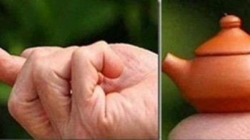 Teko berukuran super kecil dibuat oleh Wu Ruishen. Teko ini menjadi yang terkecil di dunia karena hanya memiliki berat 1,4 gram. Teko ini dibuat pada tahun 2007 dan dipamerkan di berbagai museum di China. (Foto: list25)