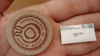 Di San Francisco terdapat kantor pos paling kecil di dunia, bahkan surat-surat dan amplop yang akan dikirim akan diubah menjadi berukuran super mini. (Foto: list25)  