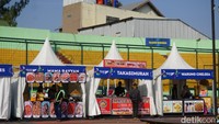 Selain itu, beberapa stand makanan dan sudah terlihat mempersiapkan hidangan untuk acara yang akan dilaksanakan pada pukul 14.00 hingga 23.00.