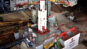 Aditya-L1 terbang hampir sepekan setelah India mengalahkan Rusia menjadi negara pertama yang mendarat di kutub selatan Bulan. Meskipun Rusia memiliki roket yang lebih kuat, Chandrayaan-3 India mampu mengalahkan Luna-25 dalam melakukan pendaratan seperti yang biasa dilakukan. Foto: ISRO