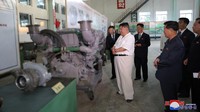 Kim Jong Un terlihat sangat semringah.