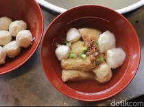 Gurih Segar! Tahu Kok Khas Bangka Disiram Kaldu Kedelai