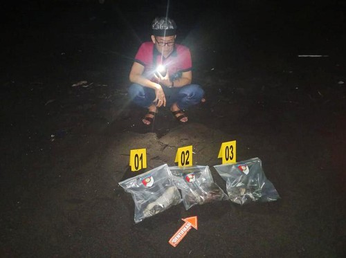 Personel dari Polres Karangasem saat melakukan olah TKP di Pantai Yeh Malet, Desa Antiga Kelod, Kecamatan Manggis, Kabupaten Karangasem pada Sabtu (2/9/2023) malam.