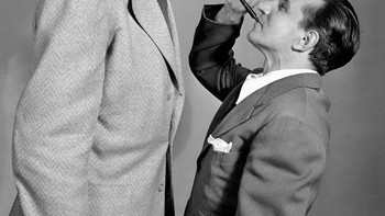 Pipa penyedot rokok untuk berdua didemonstrasikan pada tahun 1949 tapi kurang menarik perhatian orang. Foto: Vintages  