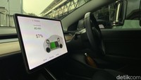 China Mau Larang Headunit Besar di Mobil Listrik