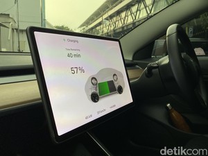 China Mau Larang Headunit Besar di Mobil Listrik