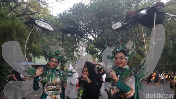 Peserta karnaval West Java Festival 2023.