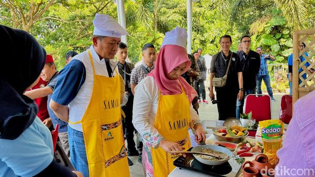 Pesta rakyat West Java Festival 2023 semakin semarak dengan adanya Sayembara Memasak Antar Juru Masak Pimpinan Daerah (SAMARA 2023).