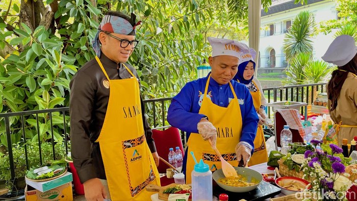 Pesta rakyat West Java Festival 2023 semakin semarak dengan adanya Sayembara Memasak Antar Juru Masak Pimpinan Daerah (SAMARA 2023).