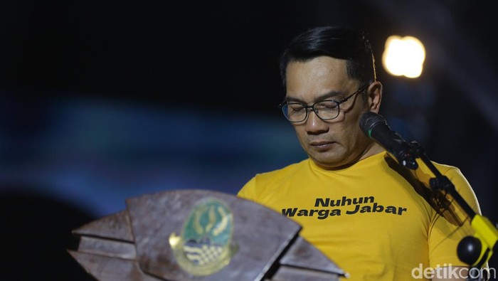 Pidato perpisahan Ridwan Kamil di panggung Konser West Java Festival di Stadion Siliwangi, Kota Bandung, Minggu (3/9/2023).