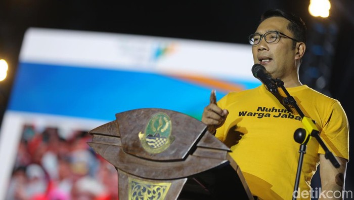 Pidato perpisahan Ridwan Kamil di panggung Konser West Java Festival di Stadion Siliwangi, Kota Bandung, Minggu (3/9/2023).