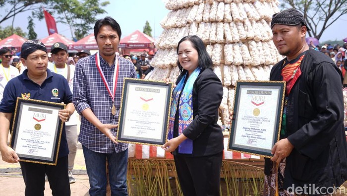 Rekor MURI kue manco Madiun