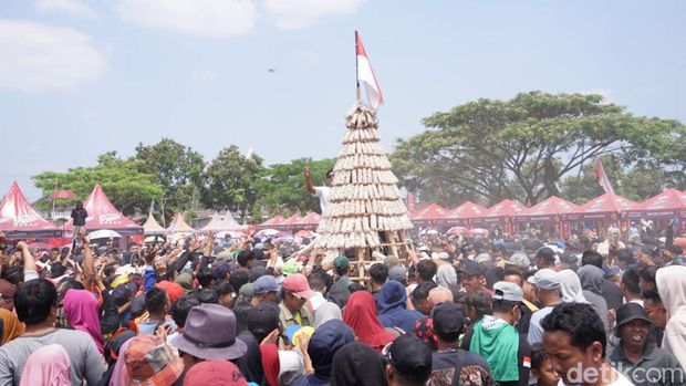 Rekor MURI kue manco Madiun