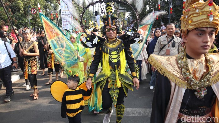 Ridwan Kamil ikut meramaikan Karnaval West Java Festival 2023