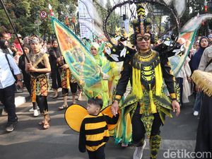 Berkostum Capung, Ridwan Kamil Jalan Ikut Karnaval WJF 2023