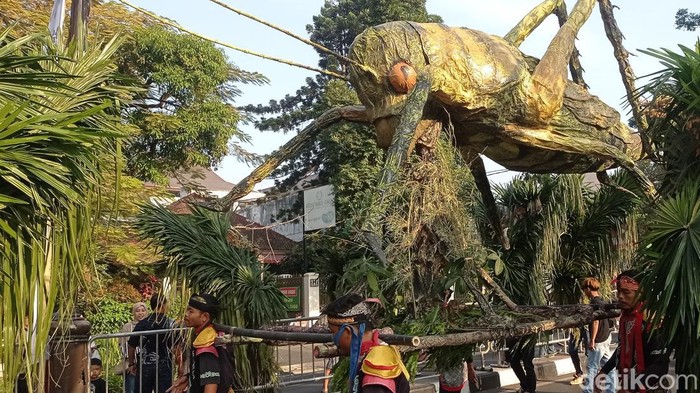 Rombongan Kabupaten Manjalengka di Karnaval West Java Festival 2023