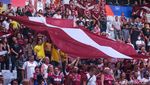Semringah Suporter Latvia di Indonesia Arena
