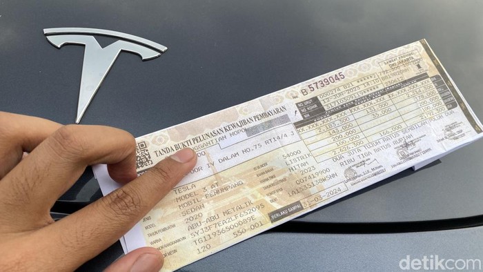 STNK Tesla Model 3