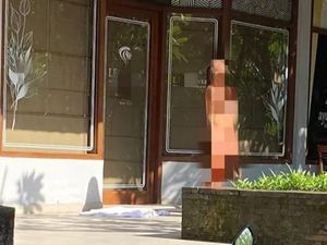 Viral, Bule Kroasia Bugil di Depan Toko Perhiasan di Kuta Selatan