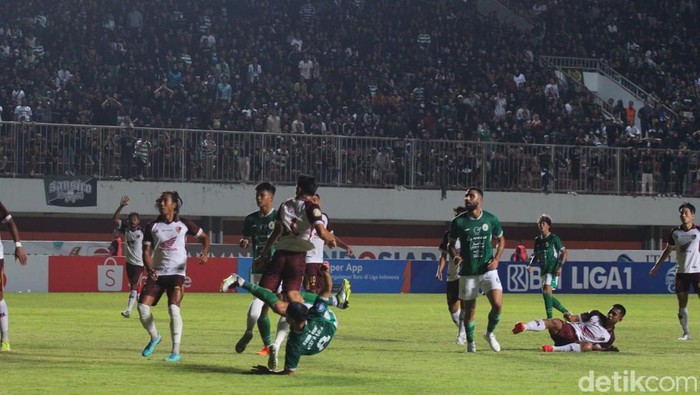 Tim PSS Sleman saat melawan PSIM Makassar di Stadion Maguwoharjo, Minggu (3/9/2023).