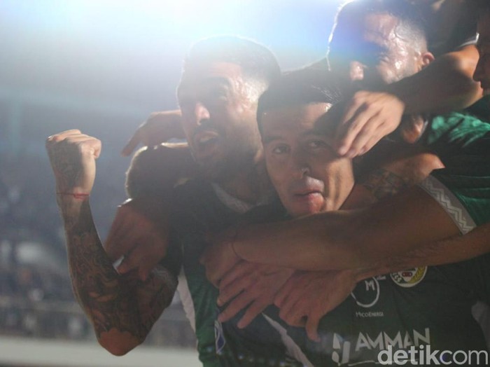 Tim PSS Sleman saat melawan PSM Makassar di Stadion Maguwoharjo, Minggu (3/9/2023).