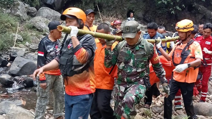 Tim SAR Gabungan Evakuasi Korban MDR ditemukan meninggal dunia usai tenggelam selama 18 jam (Dok.Istimewa)