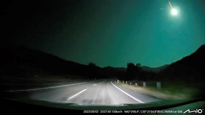 Penampakan Meteor Lintasi Langit Turki