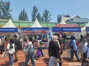 Isi Tenaga Sambil Main Games Sebelum Nyanyi Bareng di West Java Festival 2023