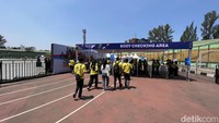 Para penonton harus menjalani pengecekan terlebih dahulu sebelum memasuki area konser. Nugraha/detikHOT