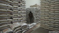Menurut BPS, kenaikan beras disebabkan kenaikan harga gabah baik GKP (Gabah Kering Panen) maupun GKG (Gabah Kering Giling).  