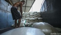 Dari 1.837 transaksi penjualan gabah di 27 provinsi selama Agustus 2023, tercatat transaksi GKP 58,52%, GKG 26,57% dan gabah luar kualitas 14,92%. Rata-rata harga GKP di tingkat petani Rp 5.833 per kg atau naik 3,62% dan di tingkat penggilingan Rp 5.979 per kg atau naik 3,74% dibandingkan harga gabah kualitas yang sama pada bulan sebelumnya.  