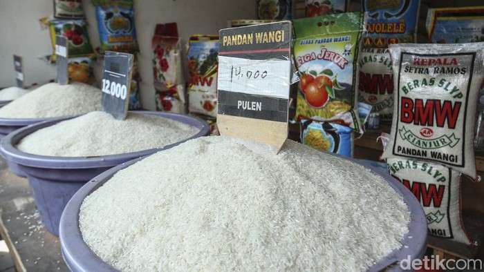 Harga beras di pasaran naik gila-gilaan. Kenaikan itu terjadi karena adanya kenaikan harga gabah baik GKP (Gabah Kering Panen) maupun GKG (Gabah Kering Giling).