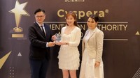 Penghargaan ini diserahkan langsung oleh CEO PT Indo Cipta Estetika, Desi Sulistyowati, dan CCO Scientis, Marcus Tan, kepada 20 klinik dermatologi yang tersebar di beberapa kota di Indonesia.