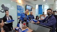 Sejalan dengan tantangan dan dinamika perubahan yang terjadi, BCA senantiasa mengedepankan inovasi dan kolaborasi dalam rangka menghadirkan ragam solusi dan layanan perbankan yang relevan kepada segenap nasabah. Inovasi dan kolaborasi tersebut menjangkau ekosistem secara hybrid, baik online maupun offline, dengan memanfaatkan kemajuan teknologi saat ini dan tetap memperhatikan customer experience. 