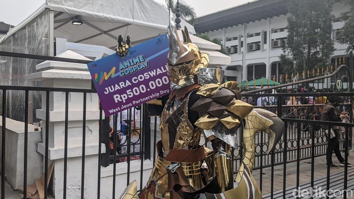 Candro Anggakara (24), cosplayer disabilitas rungu wicara