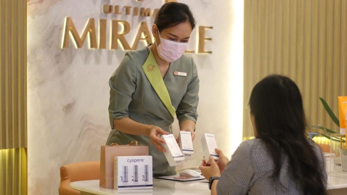 Miracle Clinic, klinik estetika dengan pengalaman lebih dari 27 tahun ini dikenal memberikan hasil yang nyata dan efektif karena menggunakan produk berkualitas di bidang estetik. Salah satunya, mempercayakan produk perawatan melasma pada Csypera sejak tahun 2020.