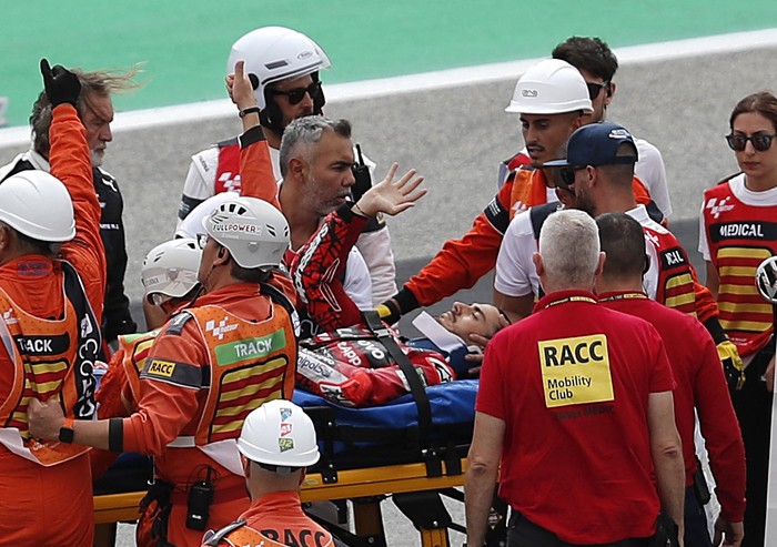 MotoGP - Catalunya Grand Prix - Circuit de Barcelona-Catalunya, Barcelona, Spain - September 3, 2023 Ducati Lenovo Teams Francesco Bagnaia receives medical attention after crashing during the MotoGP race REUTERS/Bruna Casas
