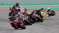 Kecelakaan fatal terjadi selepas start MotoGP Catalunya di Sirkuit Barcelona-Catalunya, Spanyol, Minggu (3/9/2023). REUTERS/Nacho Doce  