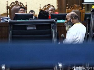 Lukas Enembe Minta Maaf: Tanya Jawab Beruntun Menyulut Emosi Saya