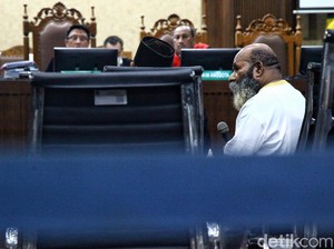 Lukas Enembe Minta Maaf: Tanya Jawab Beruntun Menyulut Emosi Saya