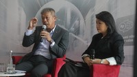 (Ki-ka) Consumer Banking Director PT Bank DBS Indonesia Rudy Tandjung dan Head of Segmentation and Liabilities PT Bank DBS Indonesia Natalina Syabana dalam diskusi bertajuk Unraveling Complexity of Insights: Personalized Wealth Management towards Confident Decision bersama perbankan prioritas DBS Treasures di Jakarta, Senin (4/9/2023). 