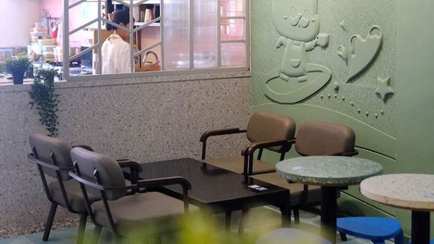 Eicy Cafe Surabaya.
