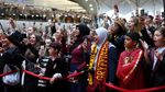Fans Harry Potter Penuhi Stasiun Kings Cross London Rayakan Hogwarts Day